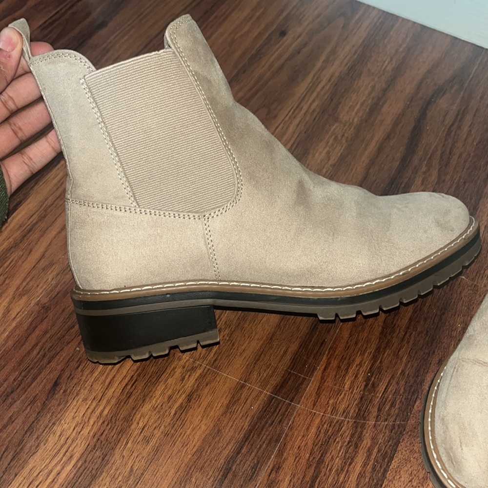 Kensie Chelsea Cream Ankle Boots for Women Size 8.5
